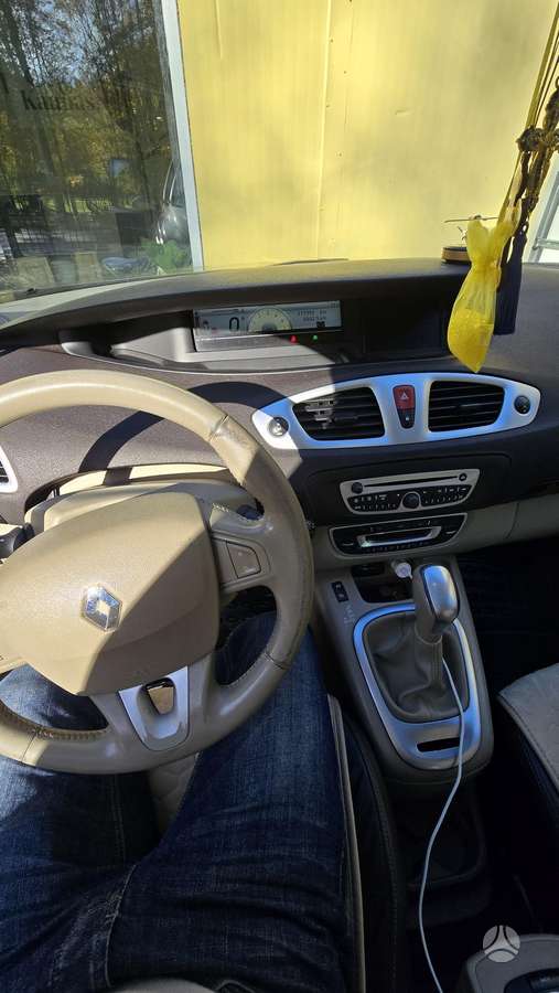 Renault Scenic 2010 — photo 8