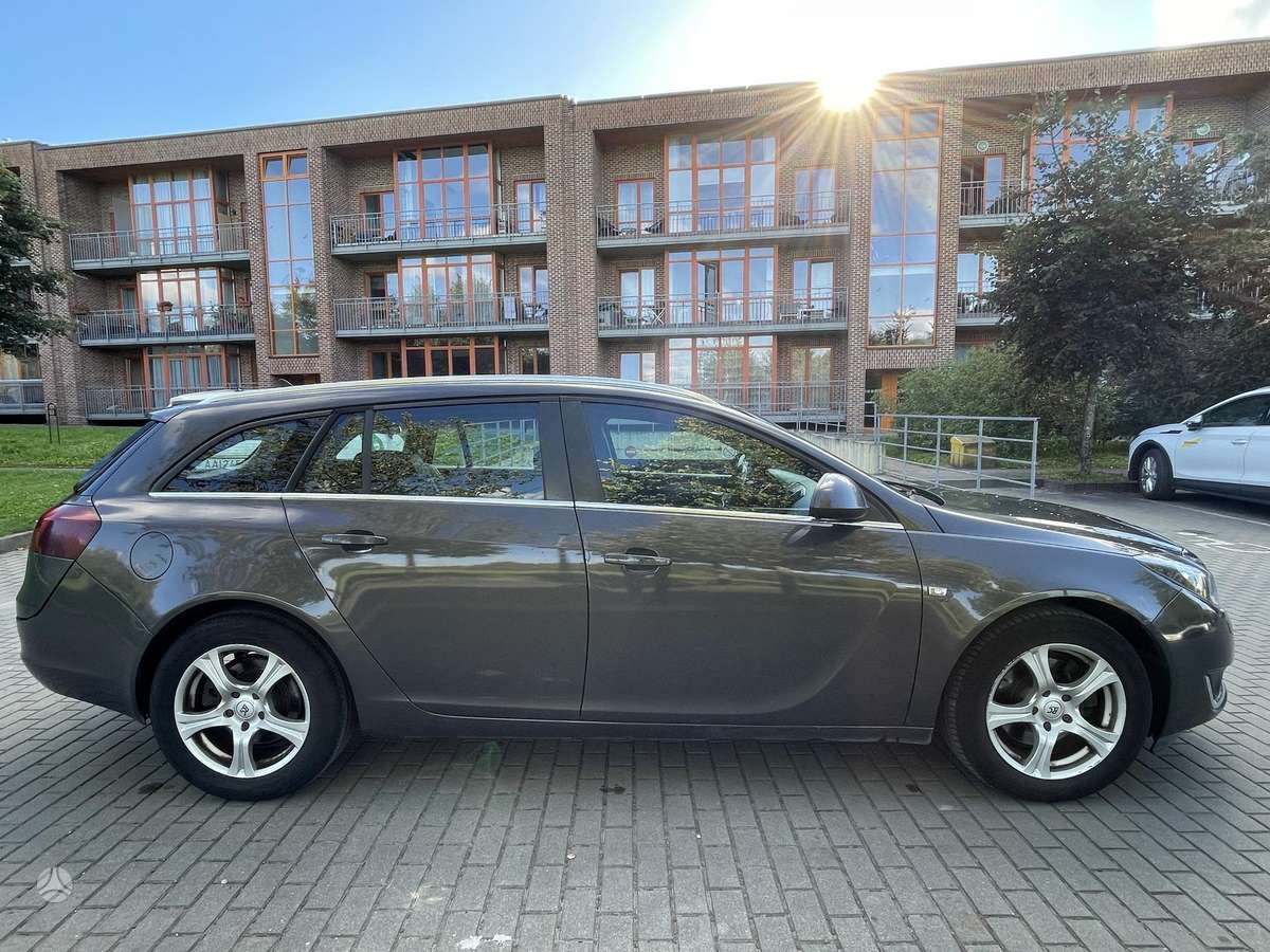 Opel Insignia 2014 — rear view