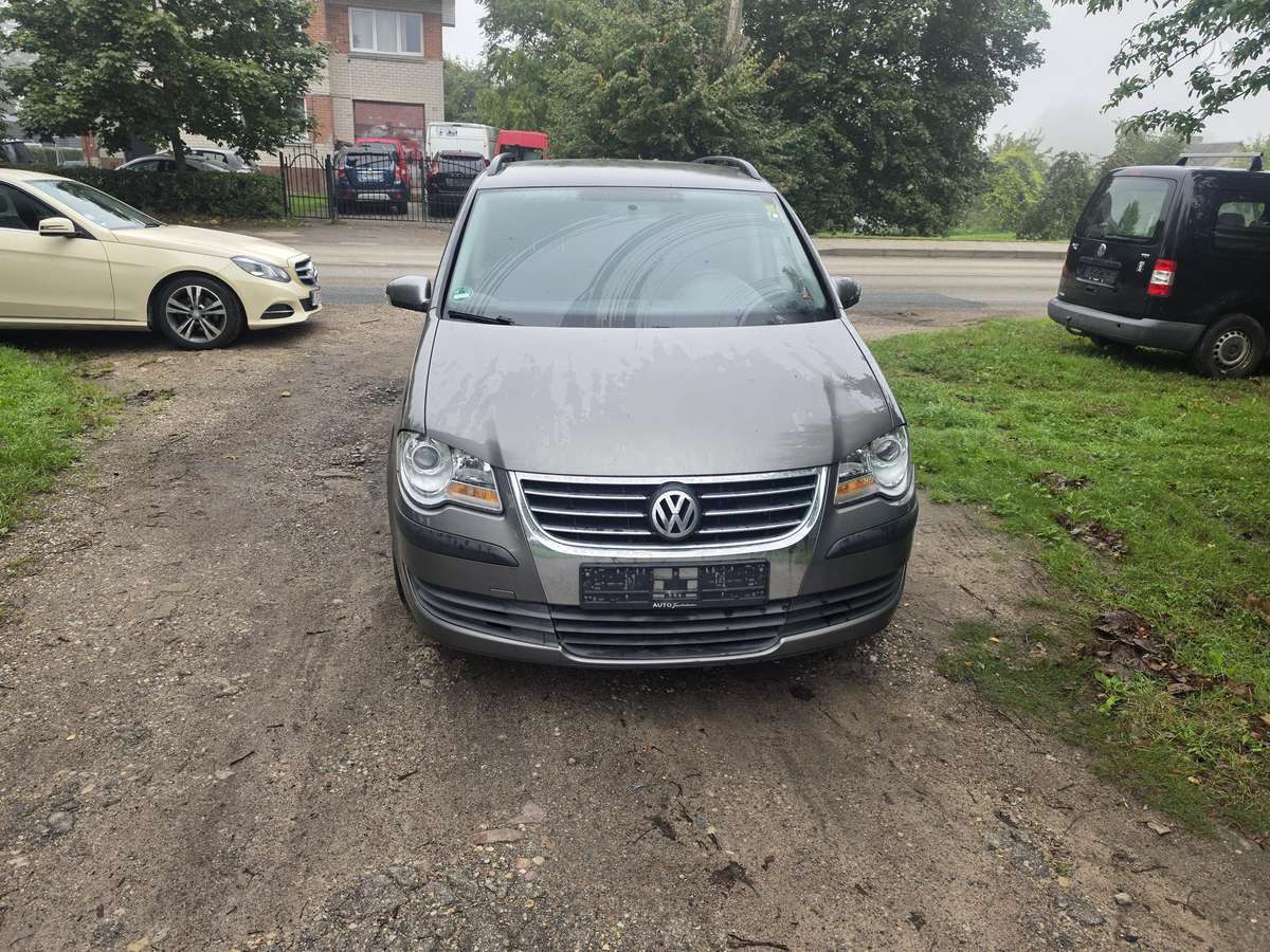 Volkswagen Touran 2009 — вигляд ззаду
