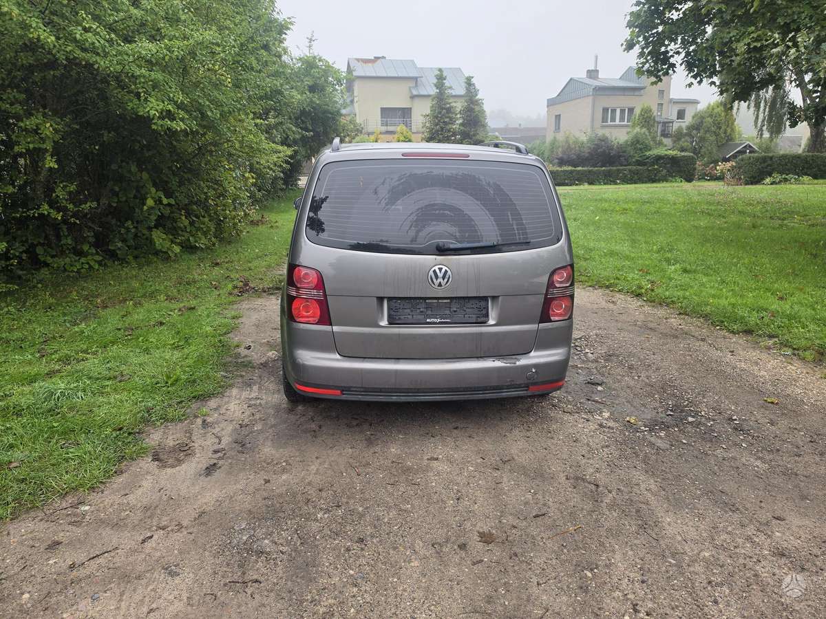 Volkswagen Touran 2009 — двигун 1896 cm³, 105 HP (77kW)
