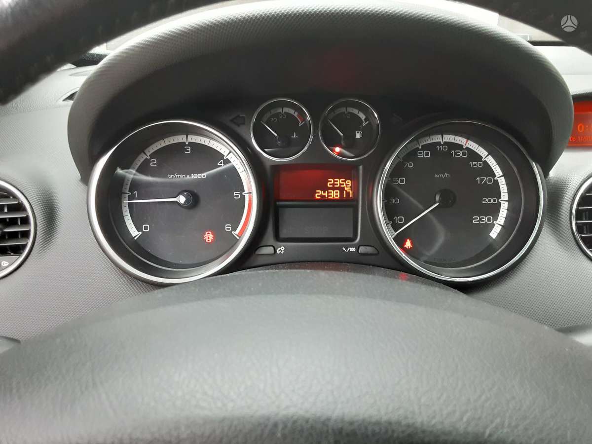 Peugeot 308 2011 — photo 12