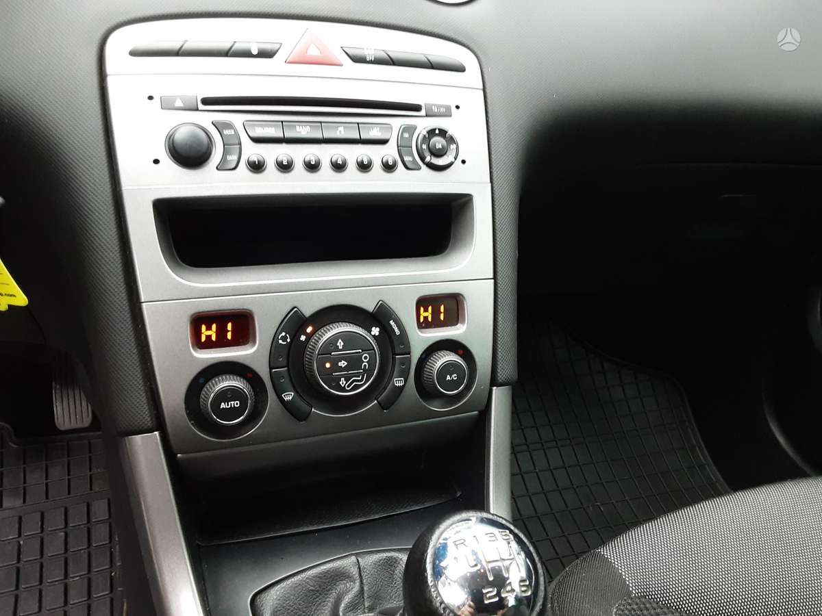 Peugeot 308 2011 — photo 13