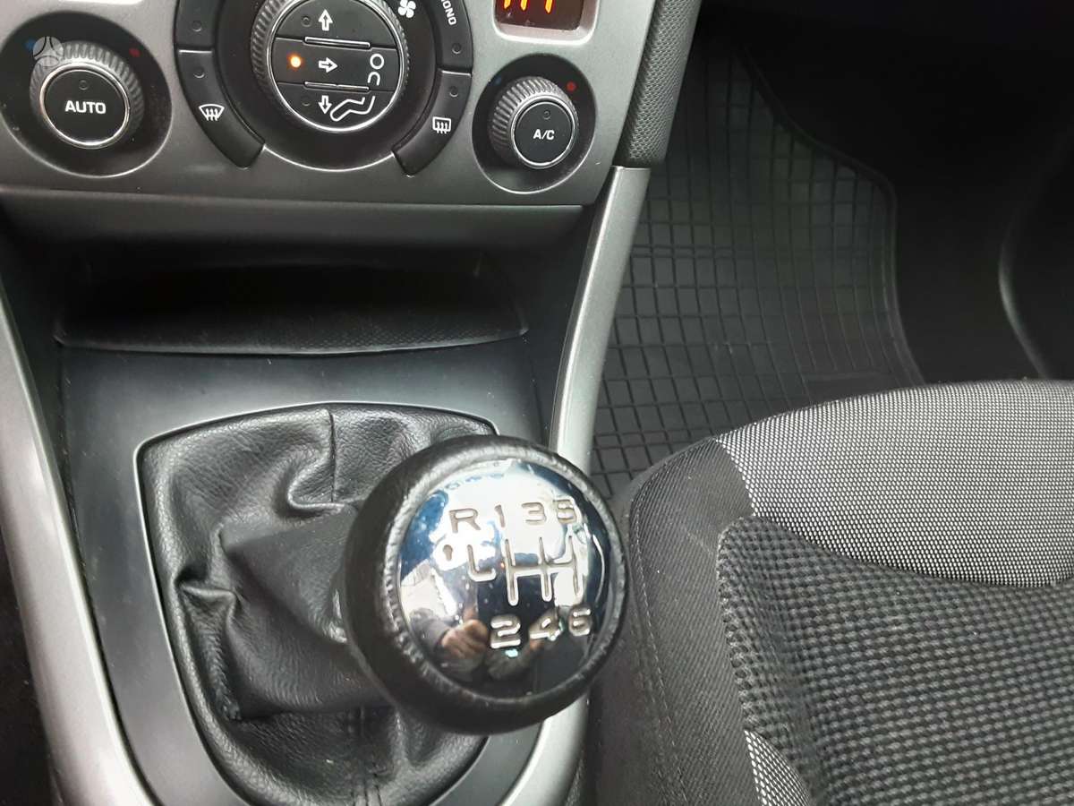 Peugeot 308 2011 — photo 14