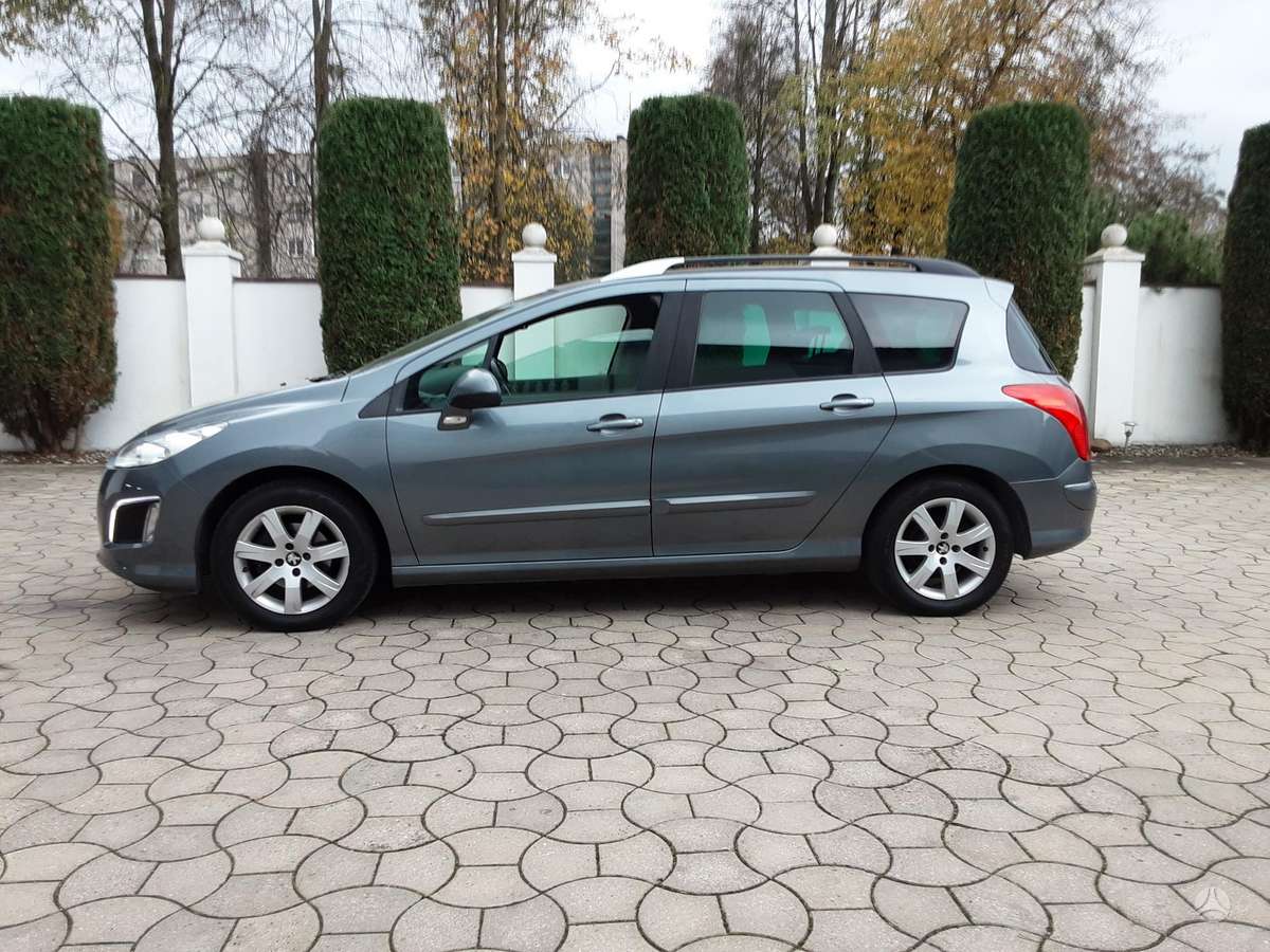 Peugeot 308 2011 — rear view