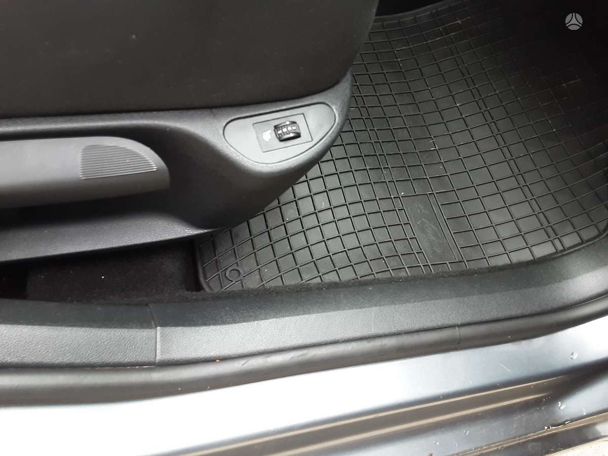 Peugeot 308 2011 — photo 20