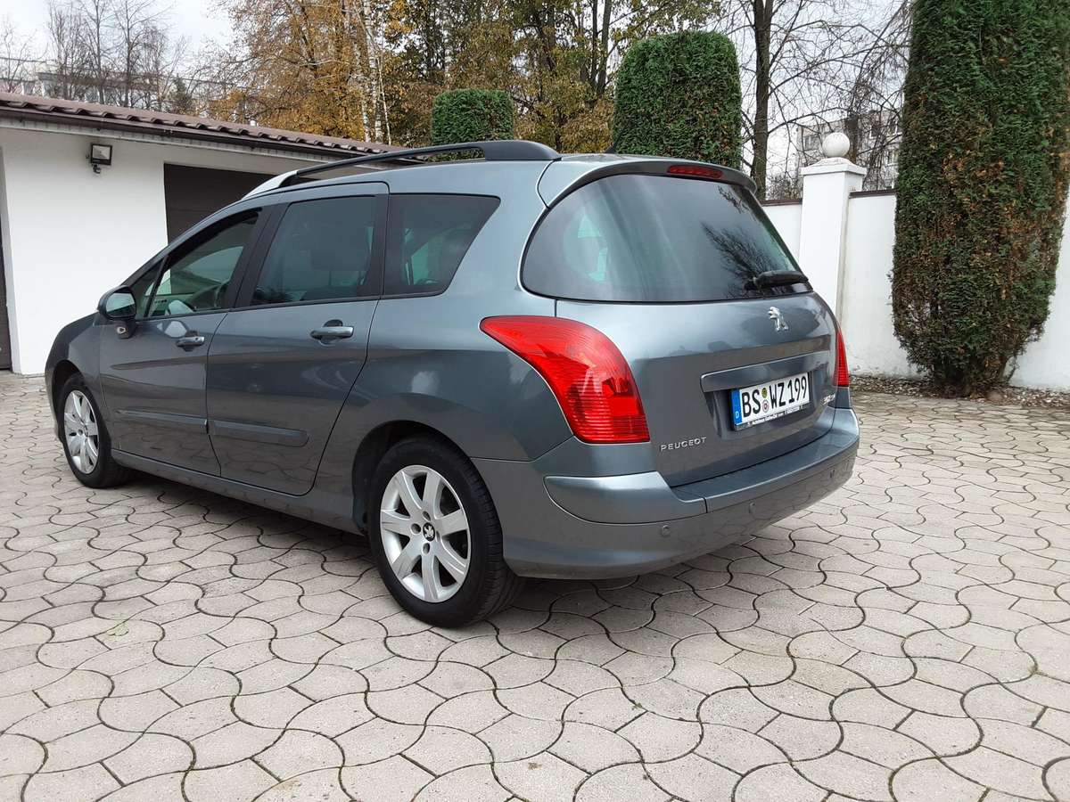 Peugeot 308 2011 — interior