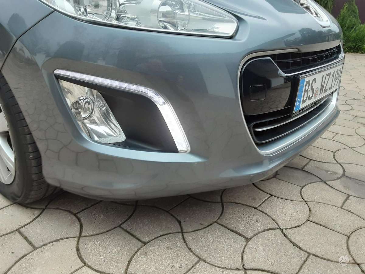 Peugeot 308 2011 — photo 9