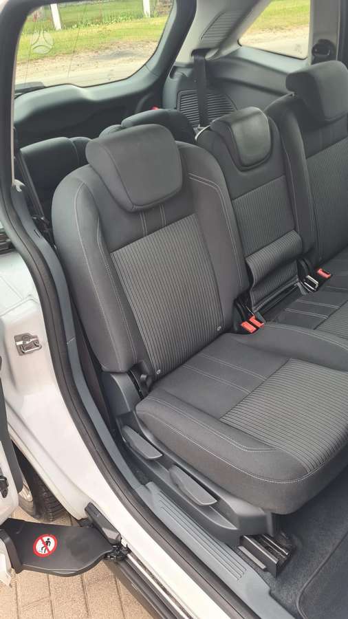Ford Grand 2011 — photo 13