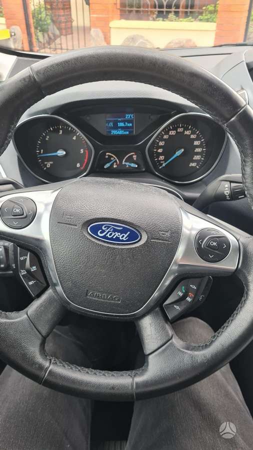 Ford Grand 2011 — photo 14