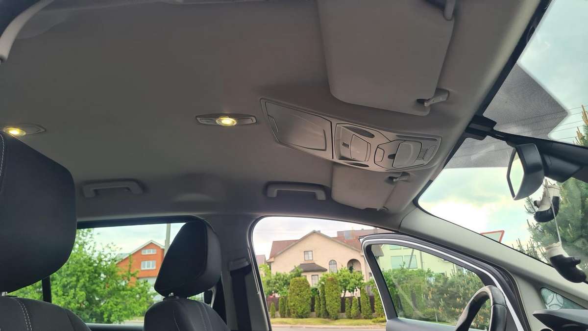 Ford Grand 2011 — photo 7