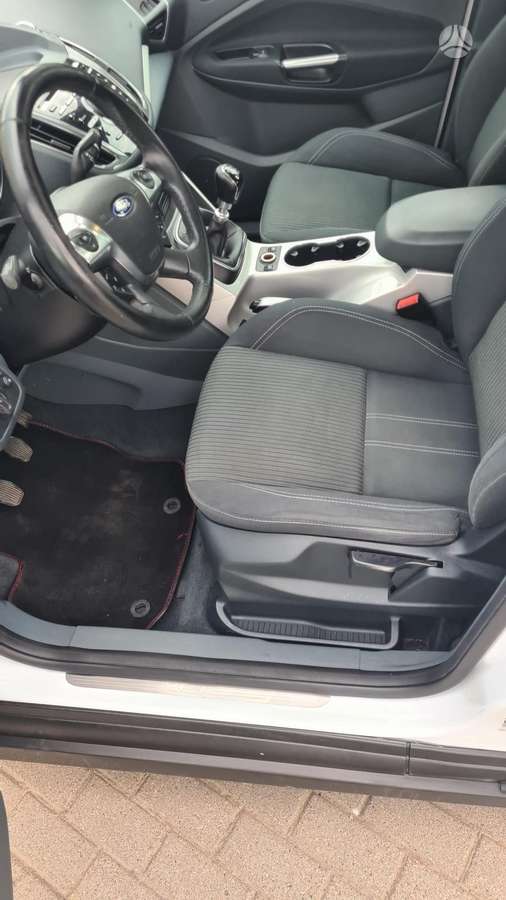 Ford Grand 2011 — photo 8