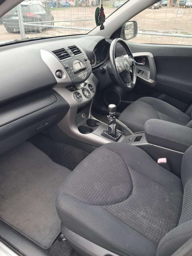 Toyota RAV4 2009 — photo 11