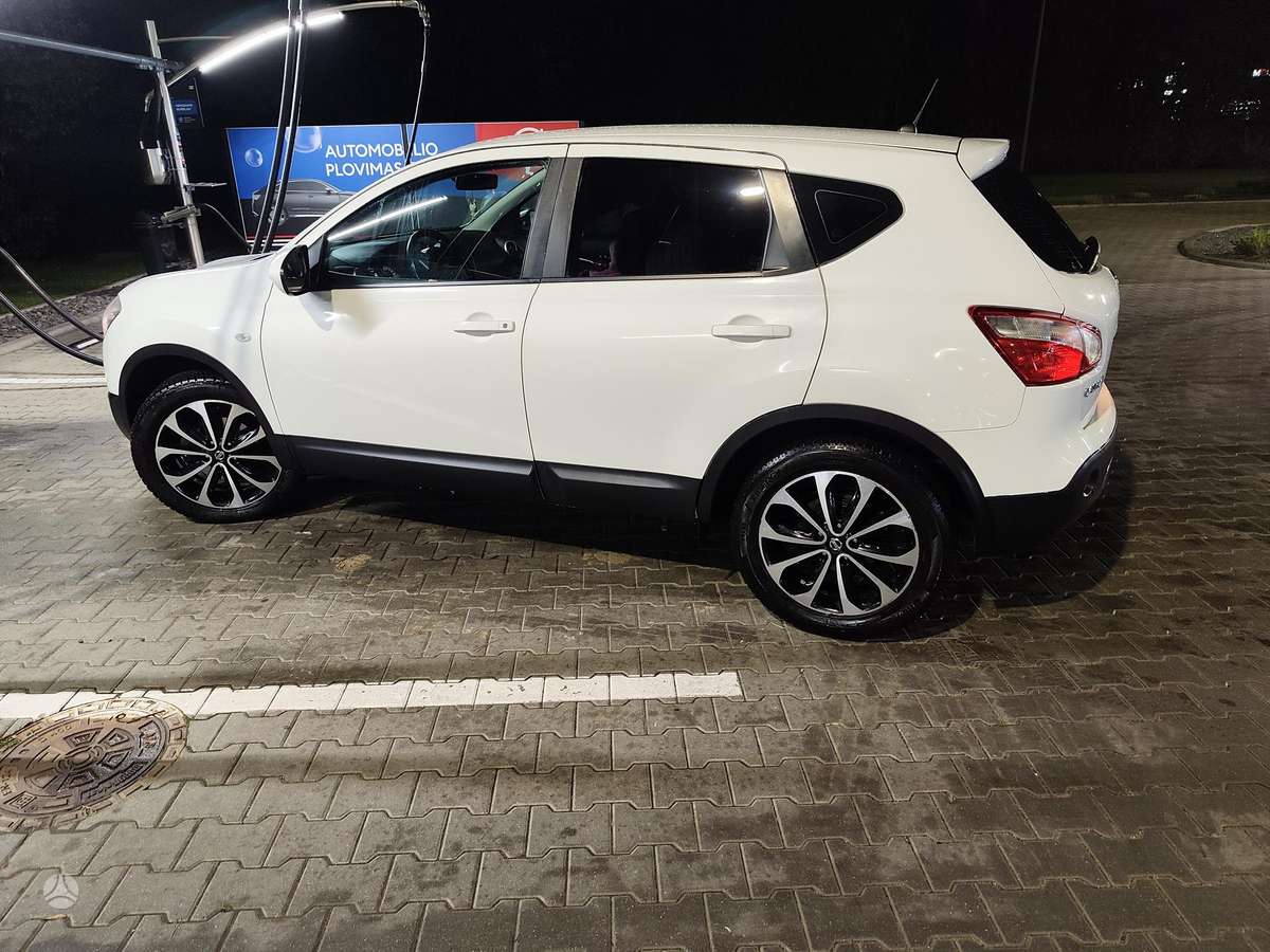 Nissan Qashqai 2011 — вигляд ззаду