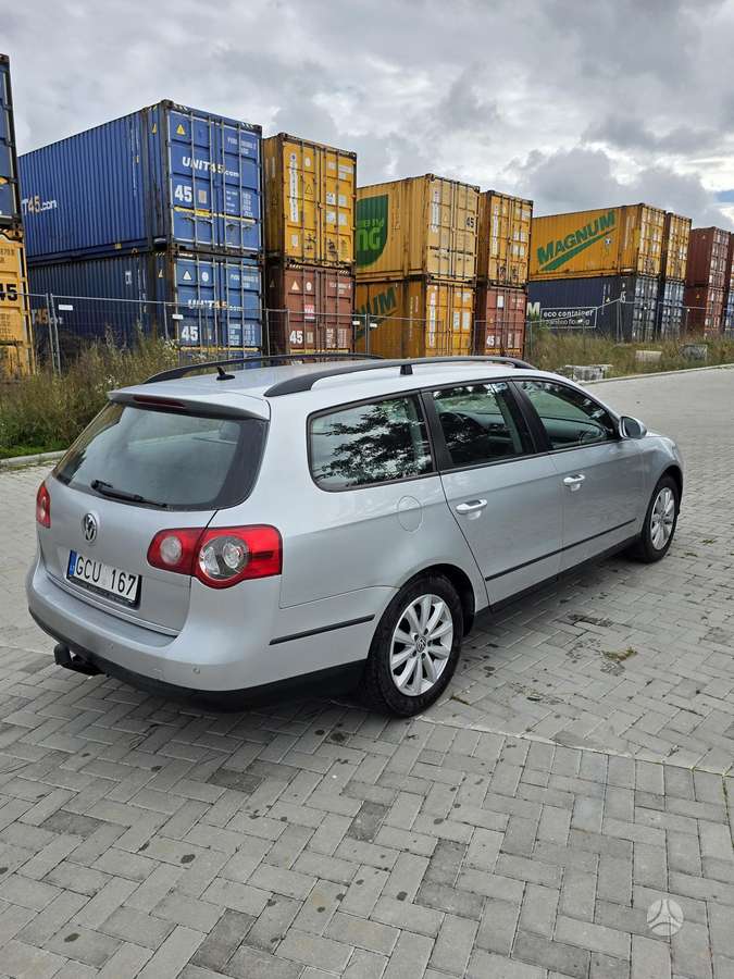 Volkswagen Passat 2006 — вигляд ззаду