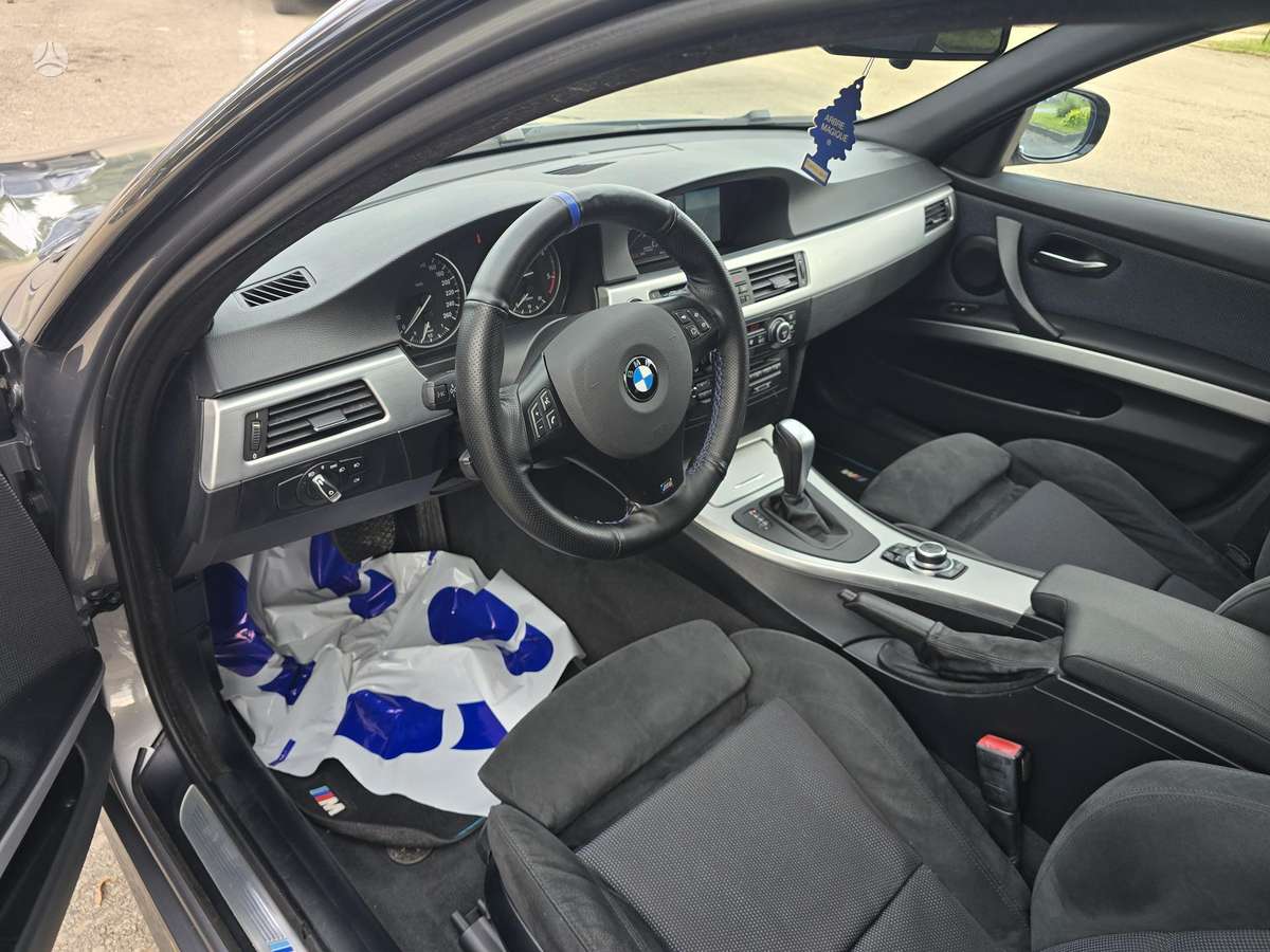BMW 320 2009 — photo 12