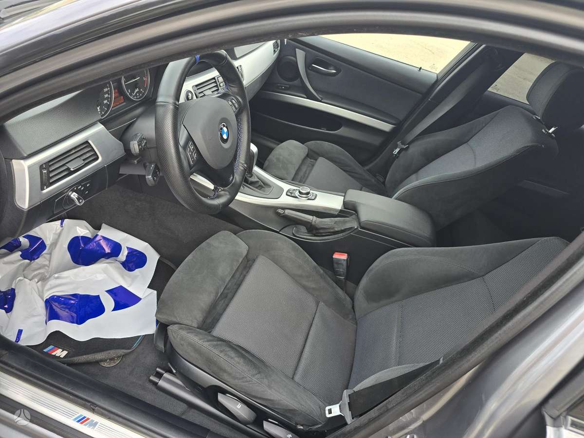 BMW 320 2009 — photo 13