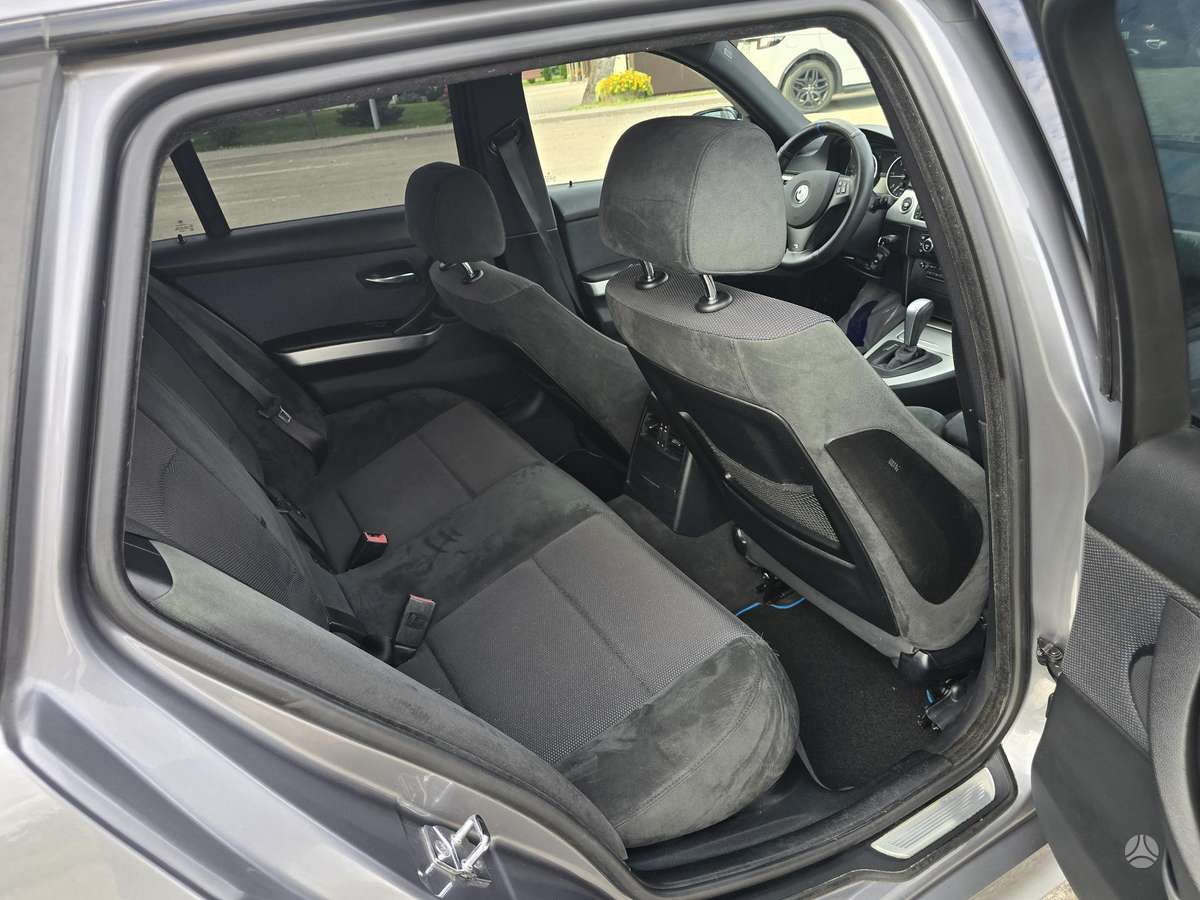 BMW 320 2009 — photo 15
