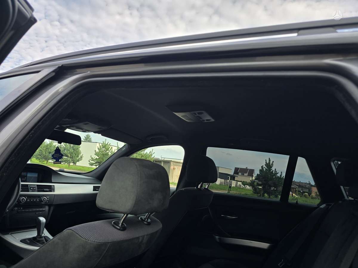 BMW 320 2009 — photo 17