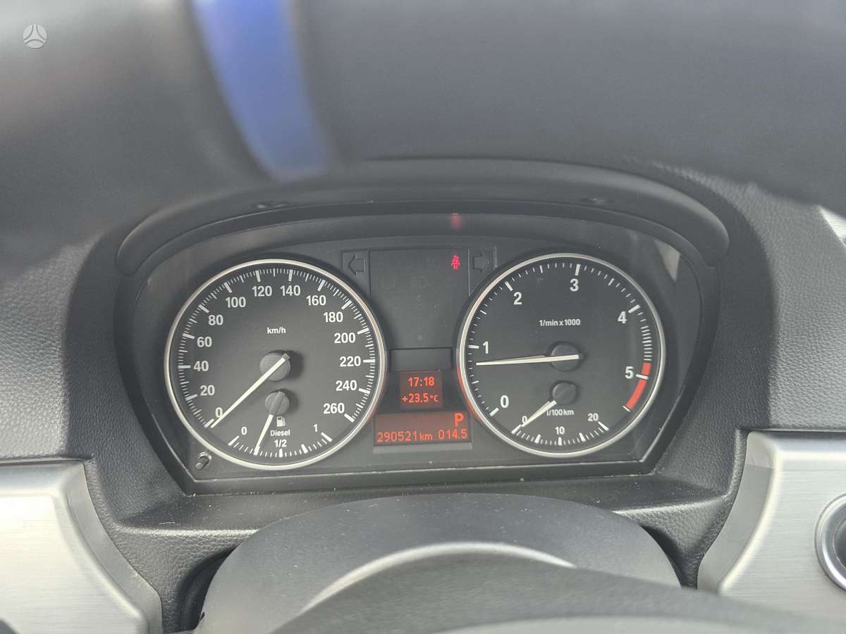 BMW 320 2009 — photo 19