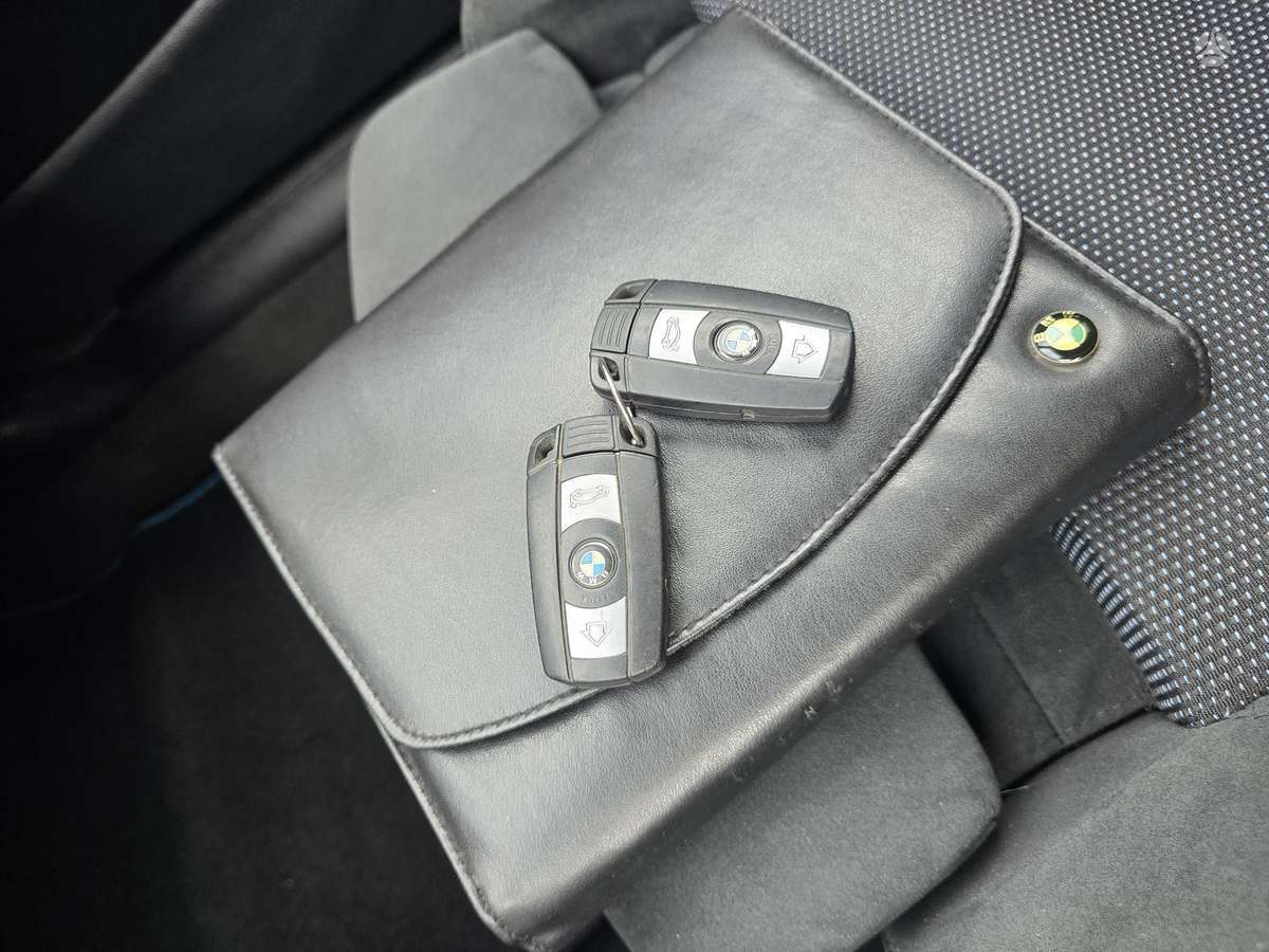 BMW 320 2009 — photo 21