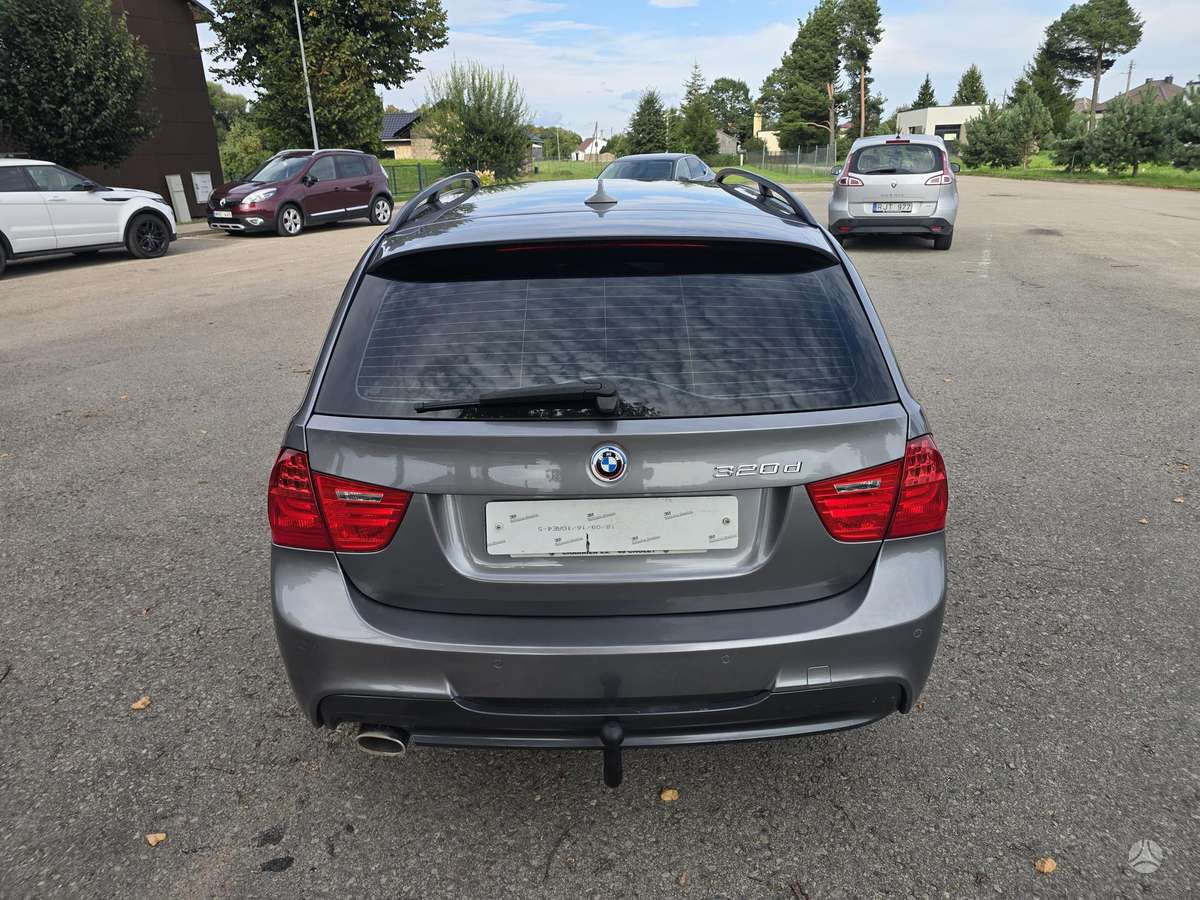 BMW 320 2009 — photo 8