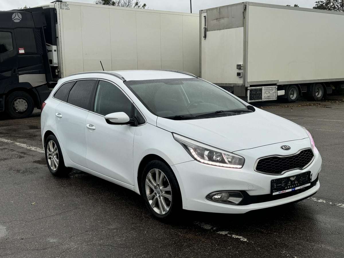 Kia Ceed 2013 — вигляд ззаду