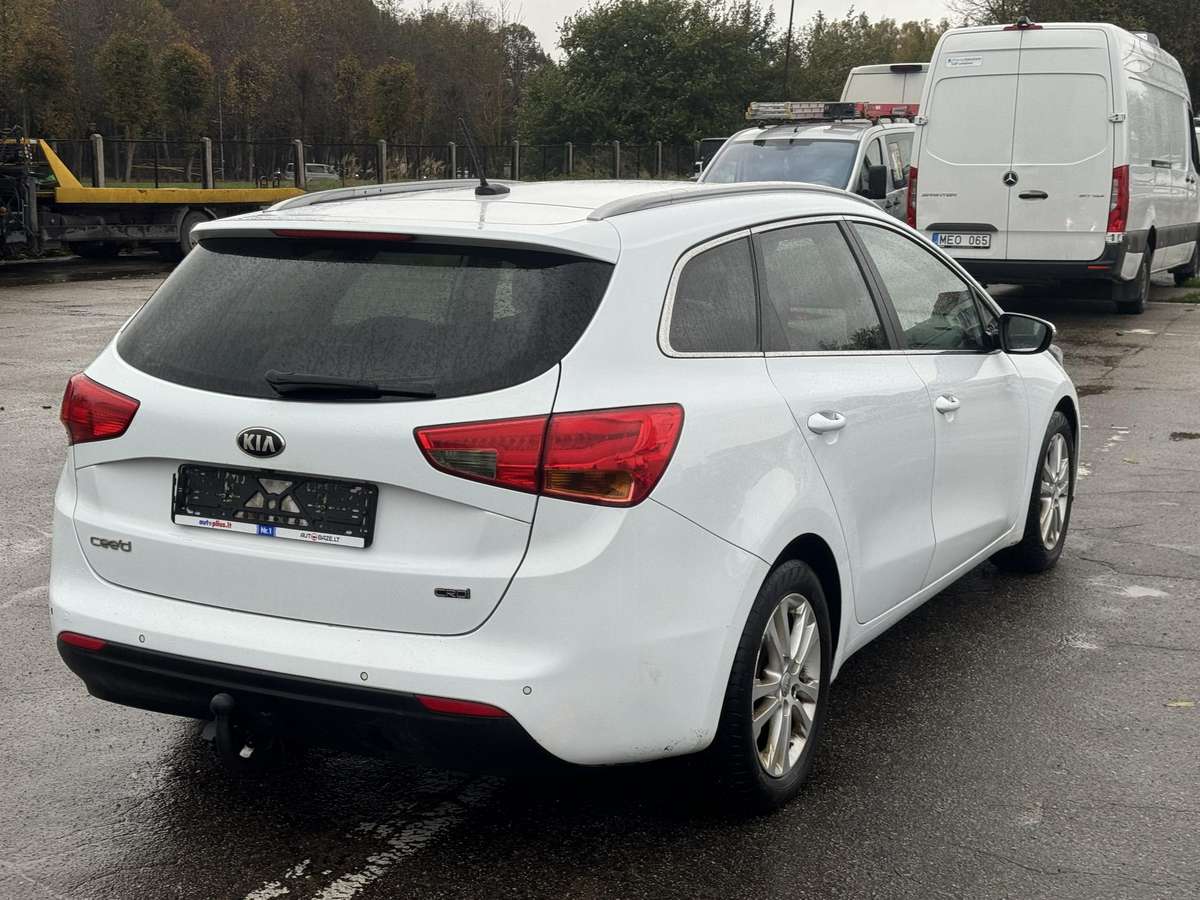 Kia Ceed 2013 — салон