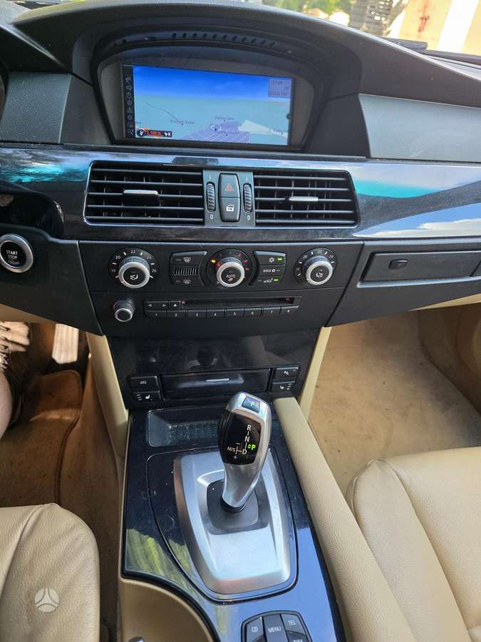 BMW 520 2009 — photo 10
