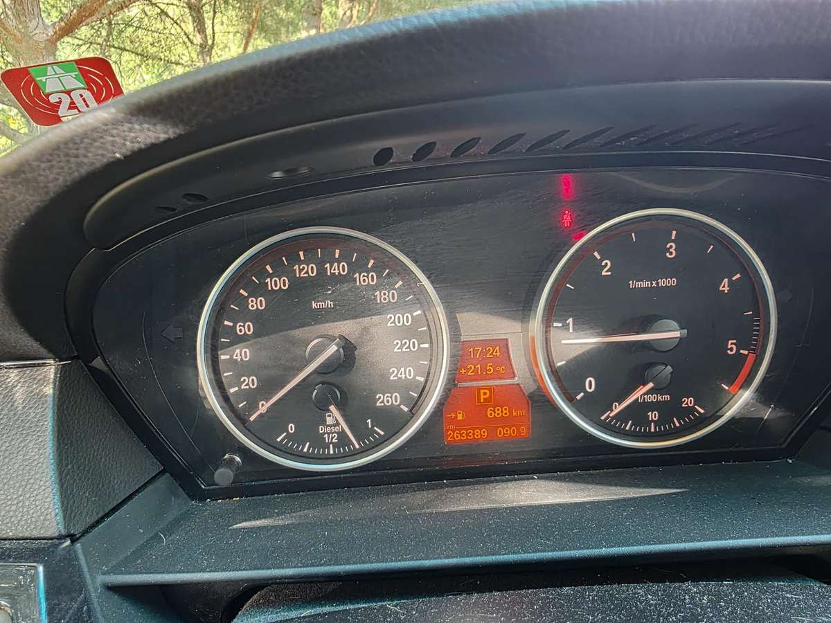 BMW 520 2009 — photo 13