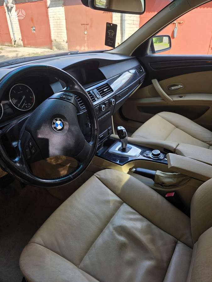 BMW 520 2009 — photo 9
