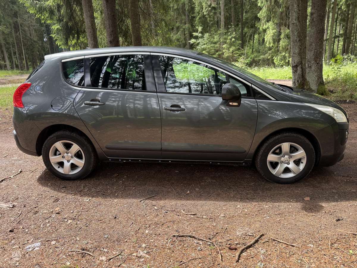Peugeot 3008 2013 — engine 1600 cm³, 114 HP (84kW)