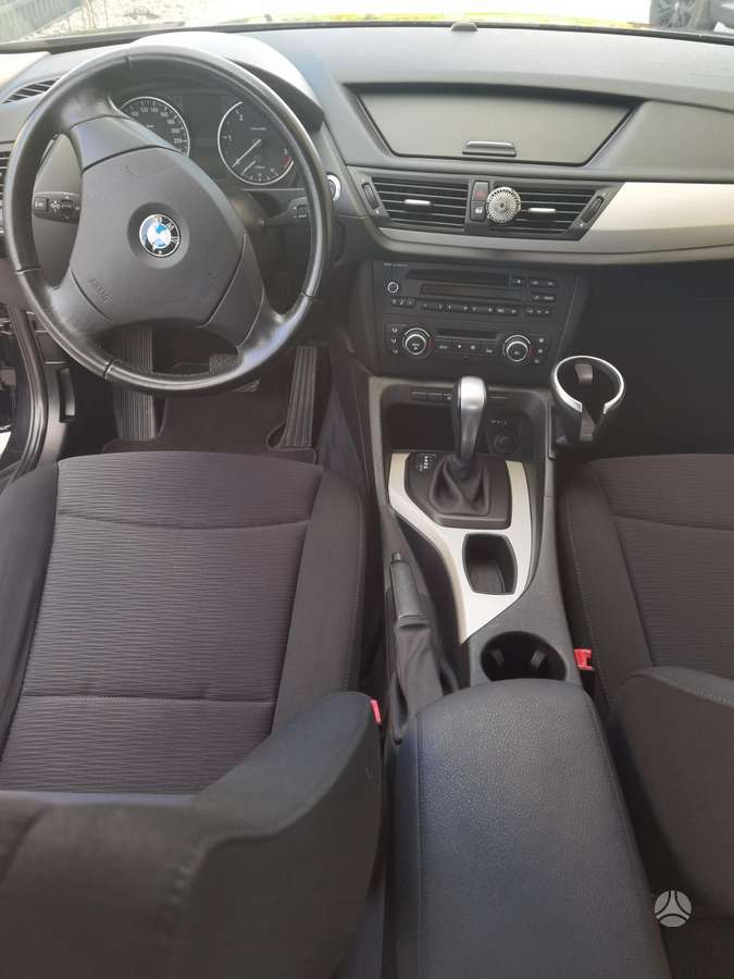BMW X1 2011 — двигун 1995 cm³, 143 HP (105kW)
