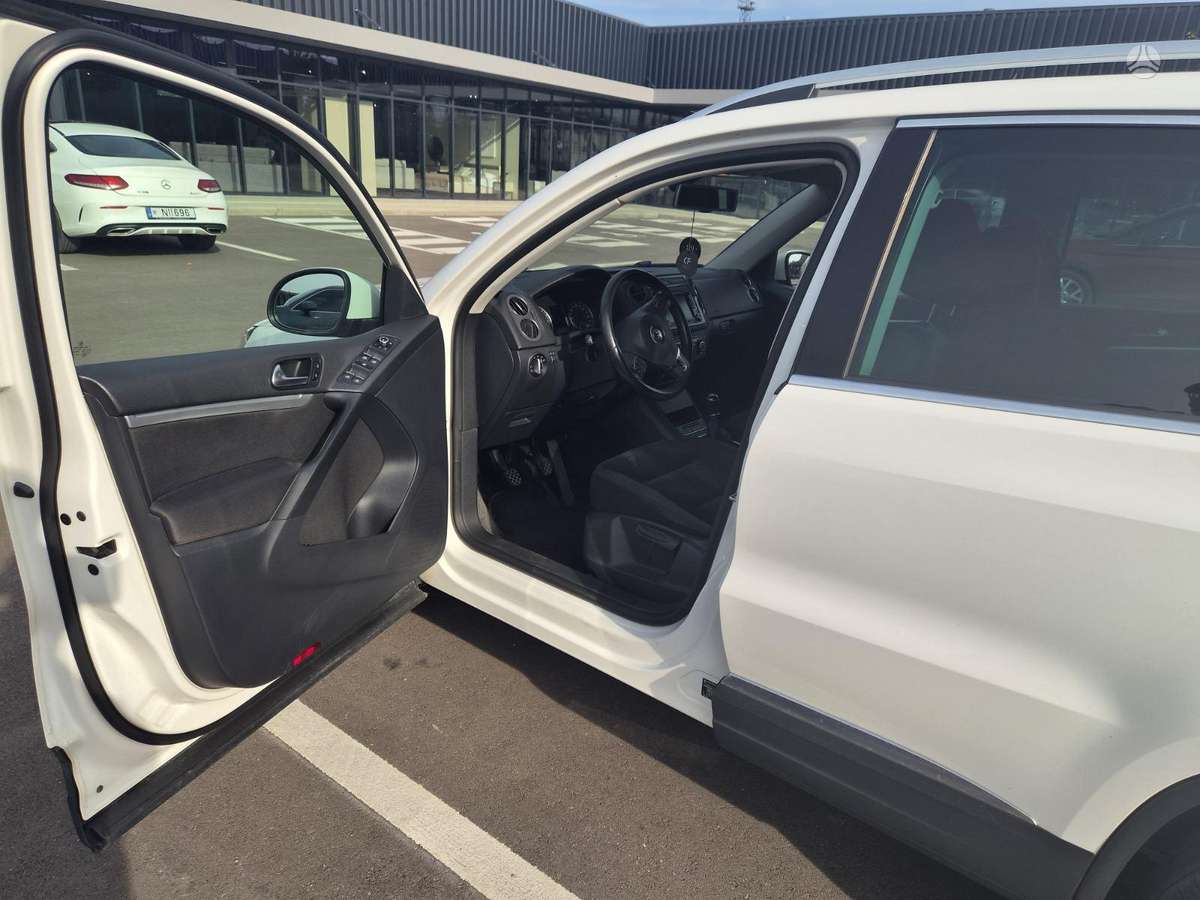 Volkswagen Tiguan 2012 — photo 11