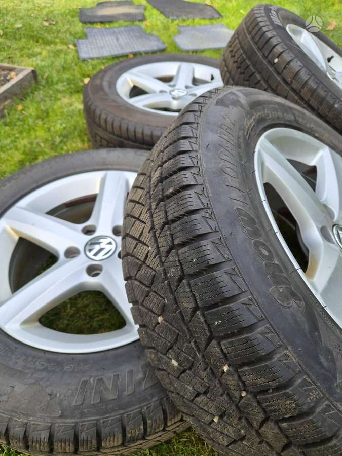 Volkswagen Tiguan 2012 — photo 17