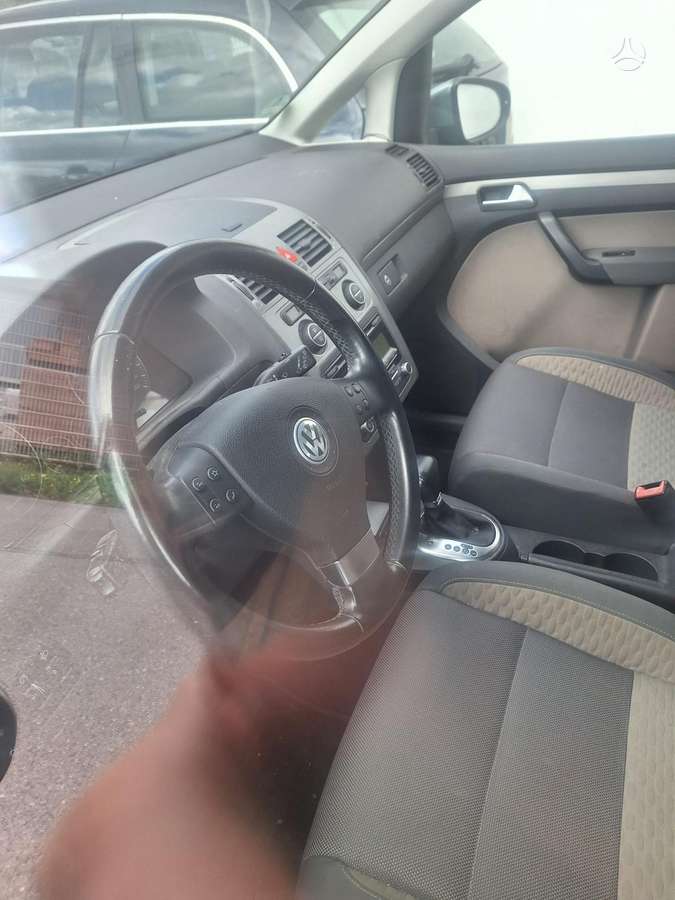 Volkswagen Touran 2010 — photo 5