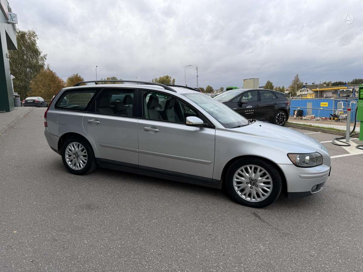 Volvo V50 2005 — двигун 1998 cm³, 136 HP (100kW)