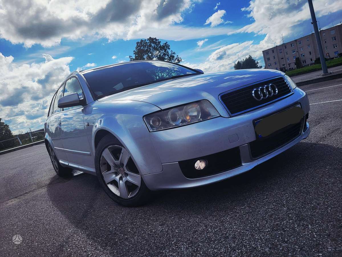 Audi A4 2004 — rear view