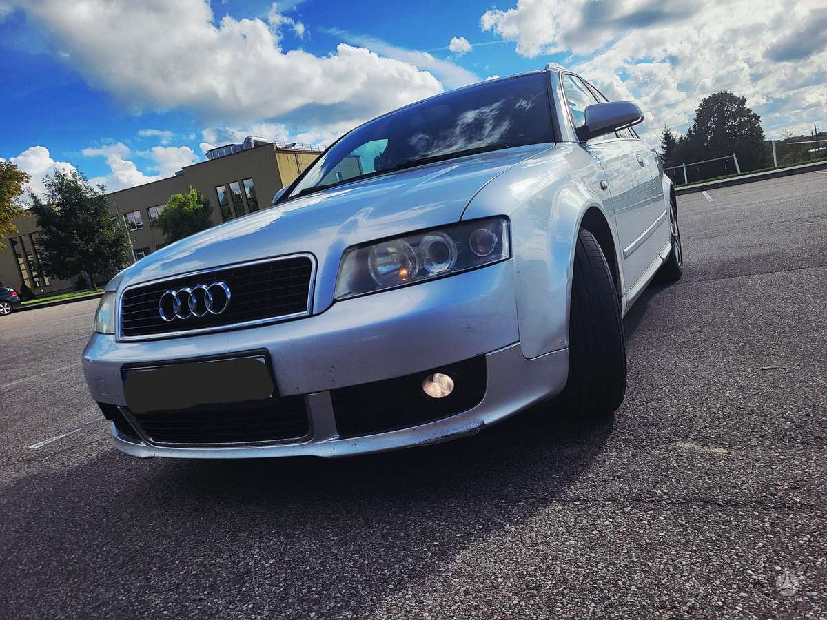 Audi A4 2004 — interior