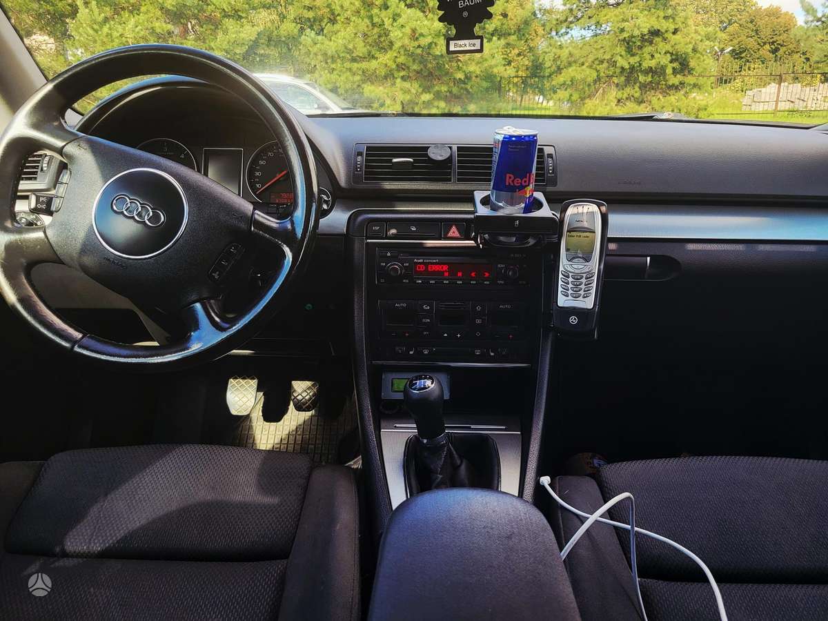 Audi A4 2004 — photo 5
