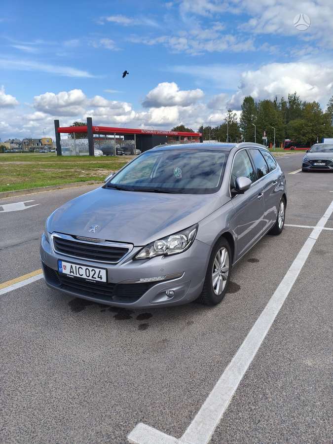 Peugeot 308 2015 — вигляд ззаду