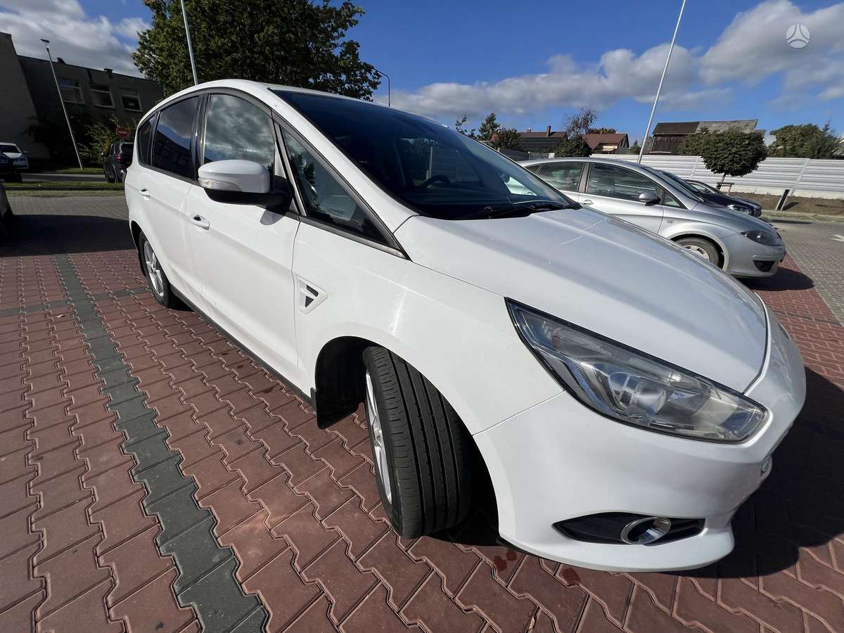 Ford S-MAX 2015 — вигляд ззаду