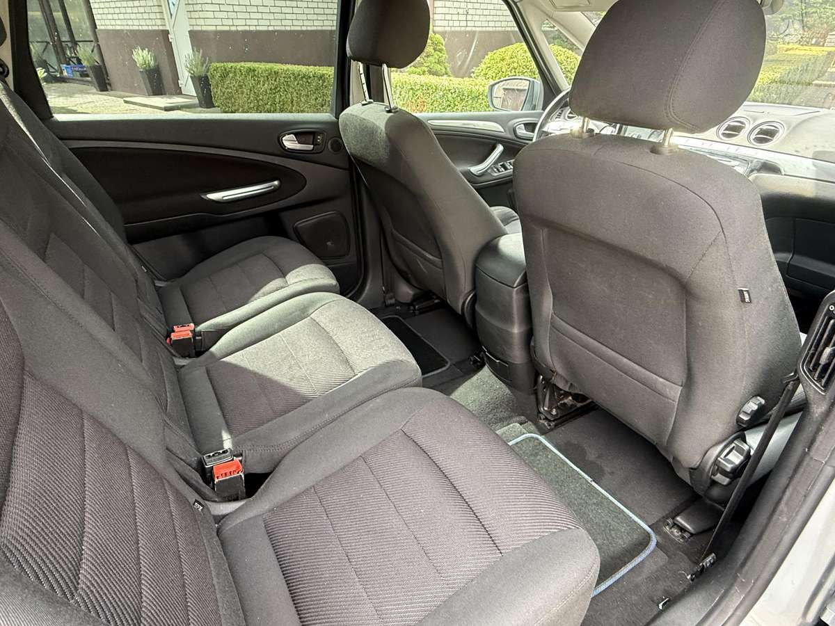 Ford S-MAX 2010 — photo 12
