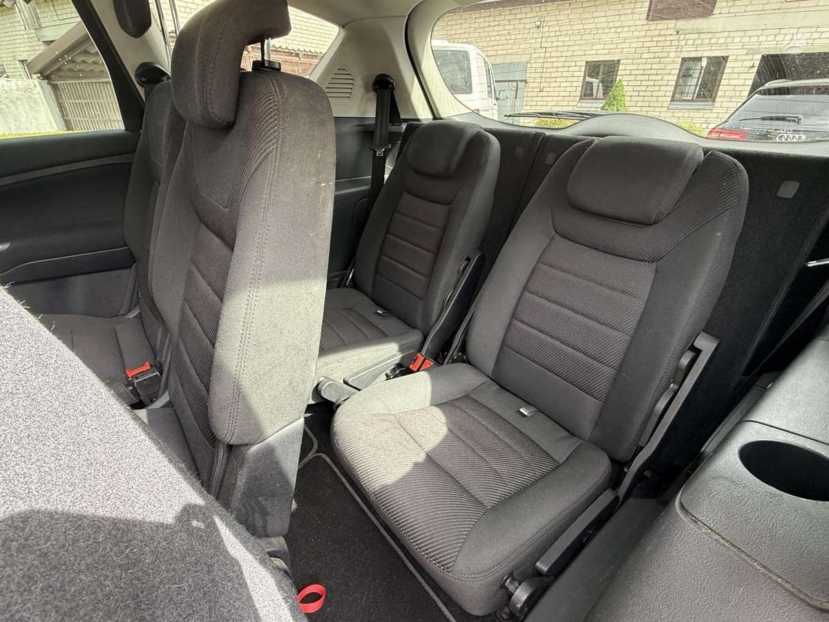 Ford S-MAX 2010 — photo 13