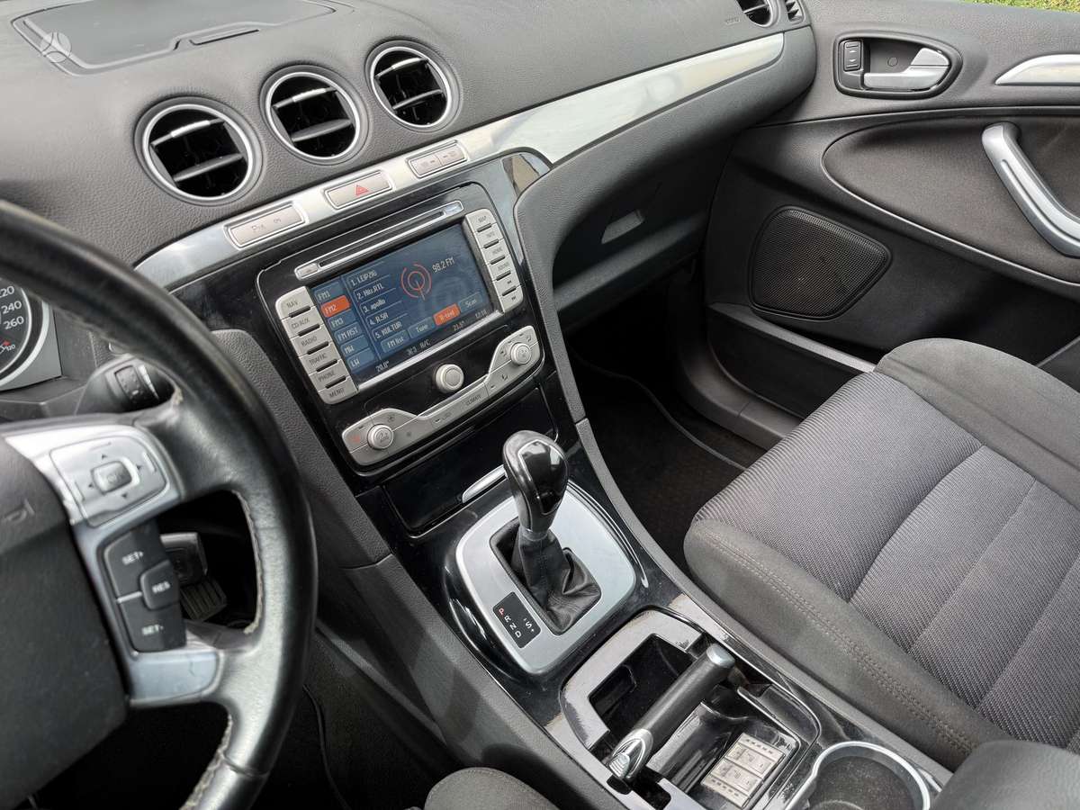 Ford S-MAX 2010 — photo 14
