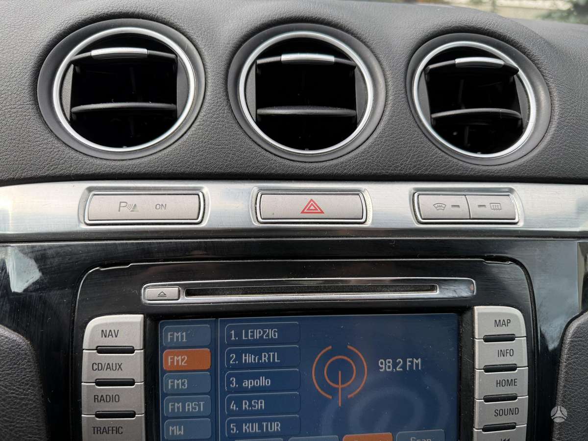 Ford S-MAX 2010 — photo 15