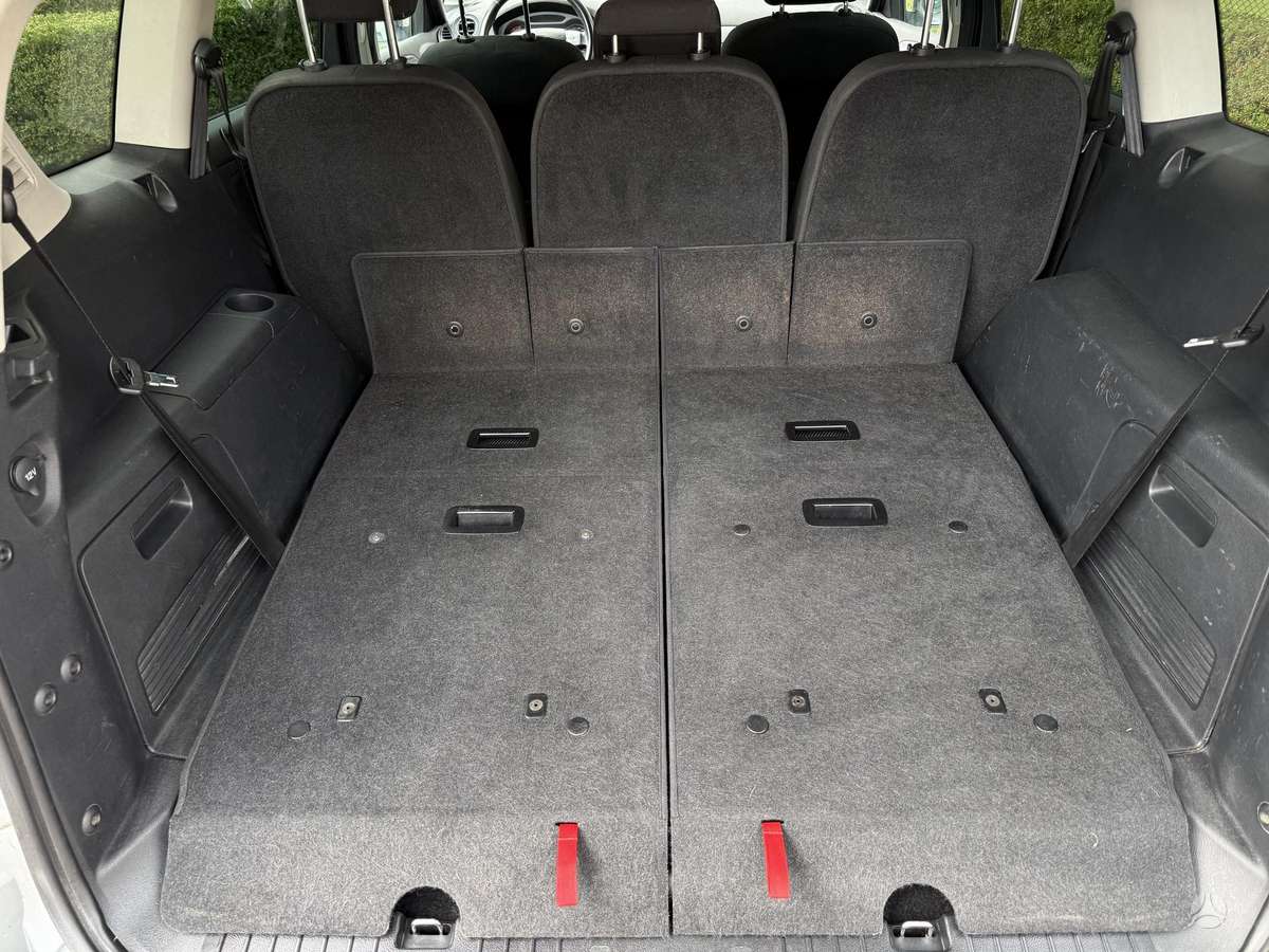 Ford S-MAX 2010 — photo 16