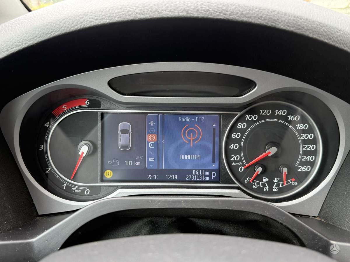 Ford S-MAX 2010 — photo 17