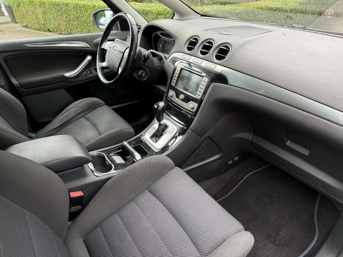 Ford S-MAX 2010 — photo 9