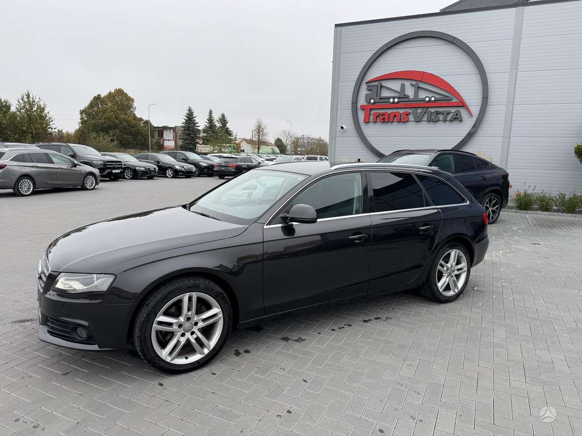 Audi A4 2010 — вигляд ззаду