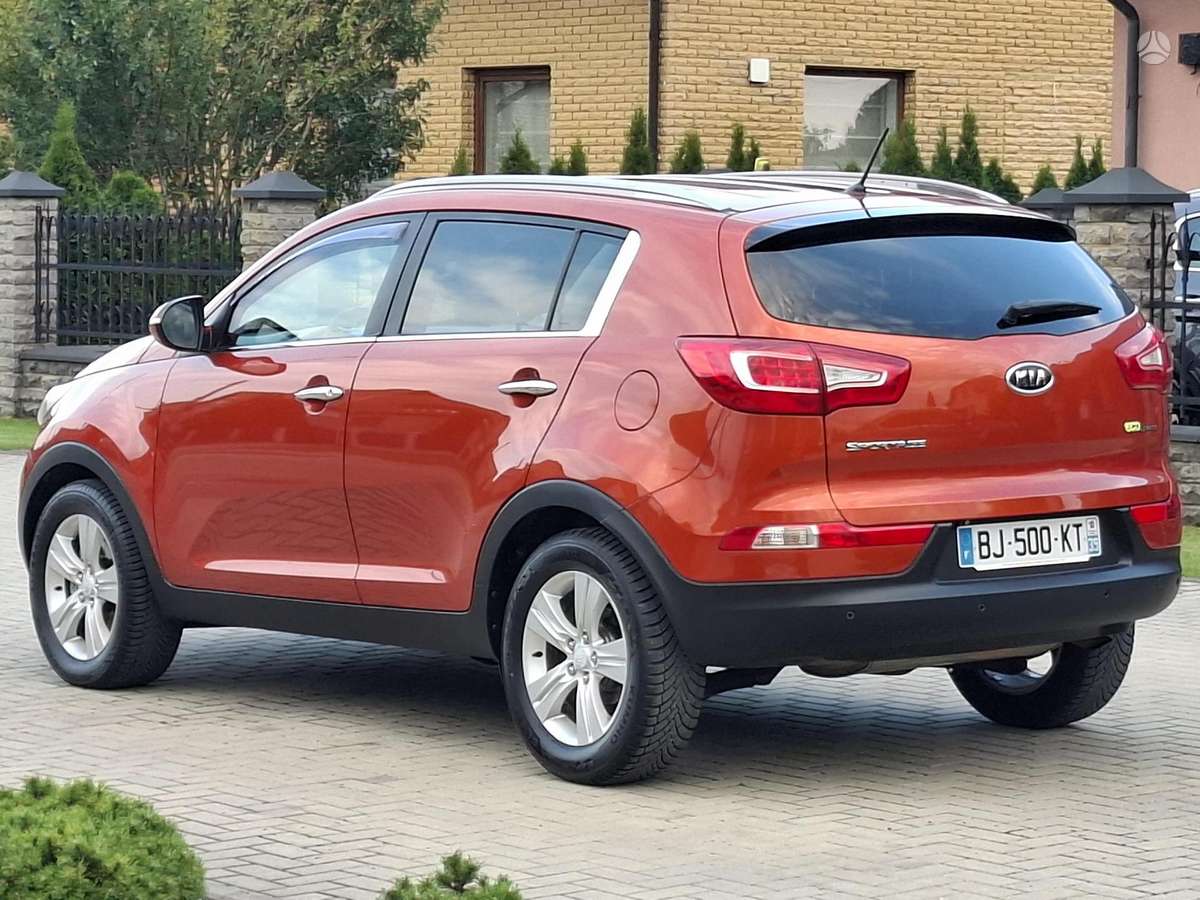 Kia Sportage 2011 — салон